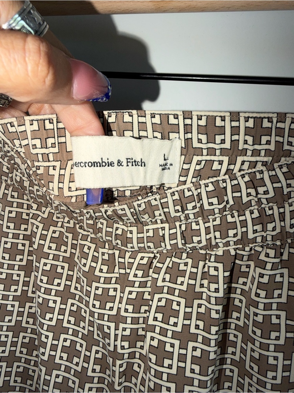 Abercrombie & Fitch Geometric Print Wide Leg Pants Size Large Taupe Cream - Picture 5 of 6